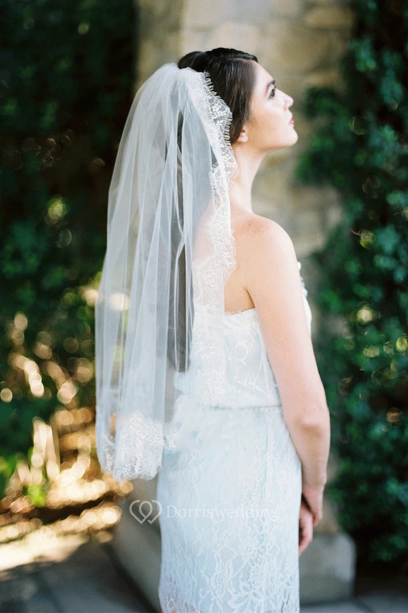 Voile de mariée court en dentelle appliquée, style rétro simple, idéal pour les voyages et les séances photo en studio. Tulle blanc doux. view 2