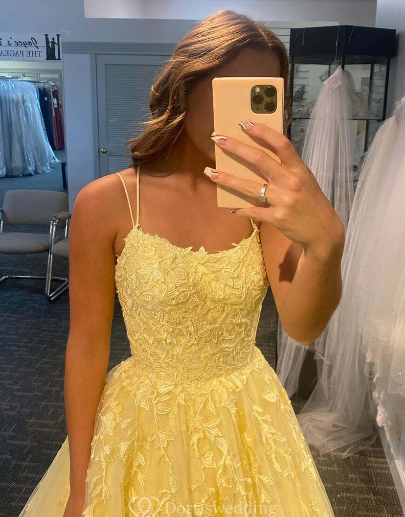 Ballkleid mit roter Spitzenapplikation view 5