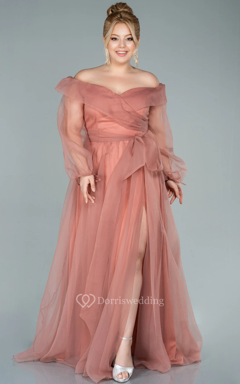 Vestido de noche de talla grande con escote Bardot, mangas largas, abertura frontal y corte imperio. view 15