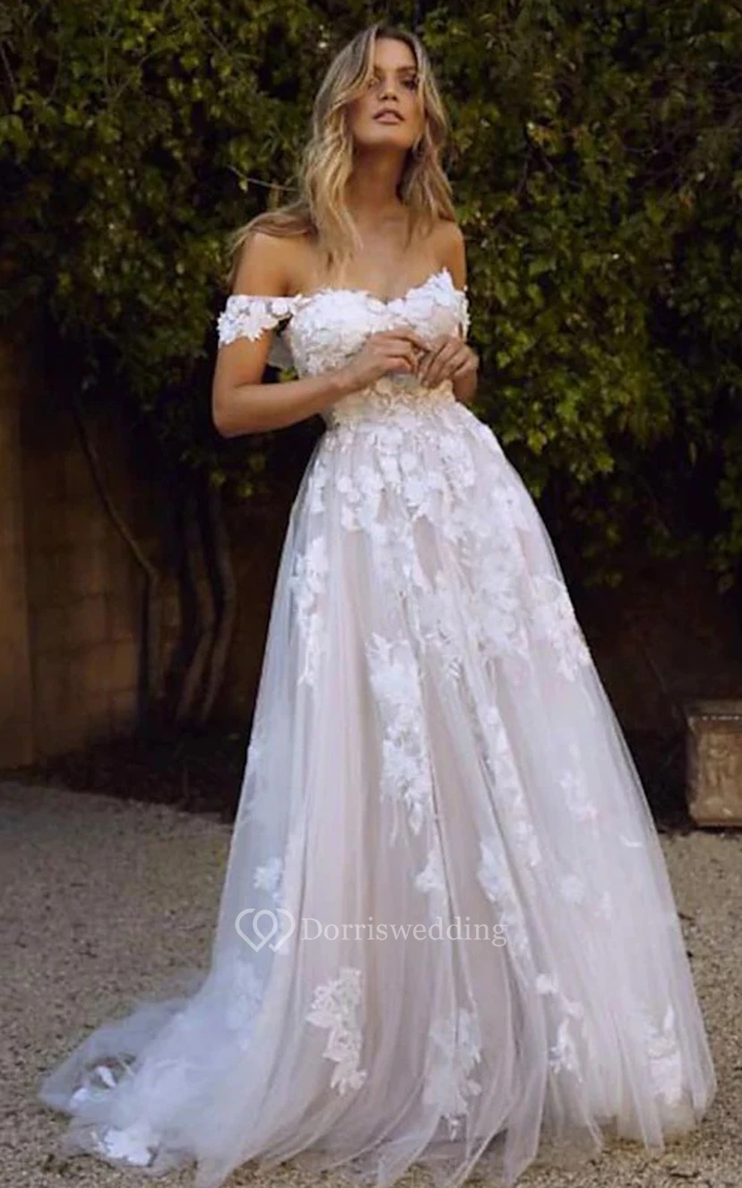 Robe de mariée décontractée à épaules dénudées, coupe trapèze, longueur au sol, traîne courte, sans manches et ornée d'appliques view 3