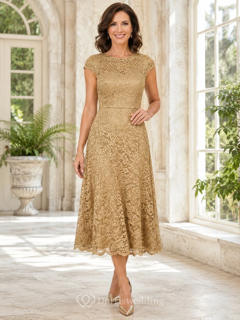 Elegantes, schlichtes Abendkleid mit goldenem Schmuckkragen, kurzen Ärmeln und Spitze in A-Linie und Teelänge