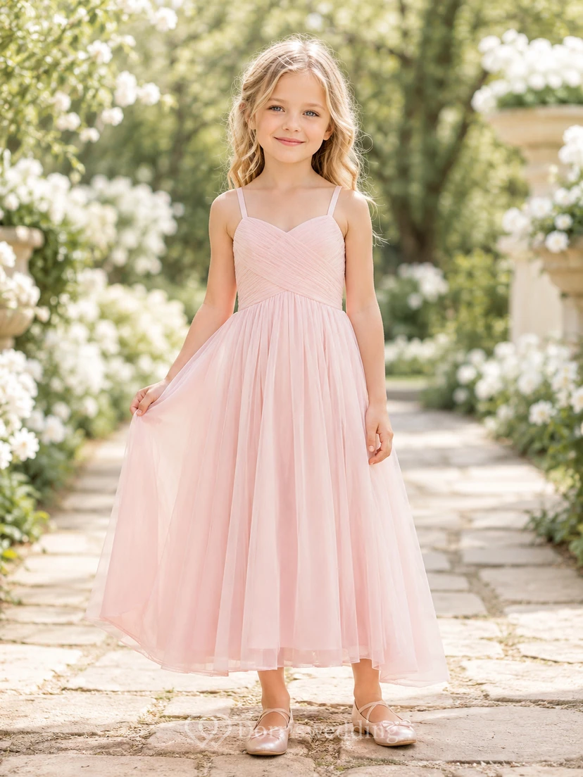 Robe de demoiselle d'honneur en dentelle rose poudré et tulle, coupe trapèze, manches courtes, col rond, longueur thé