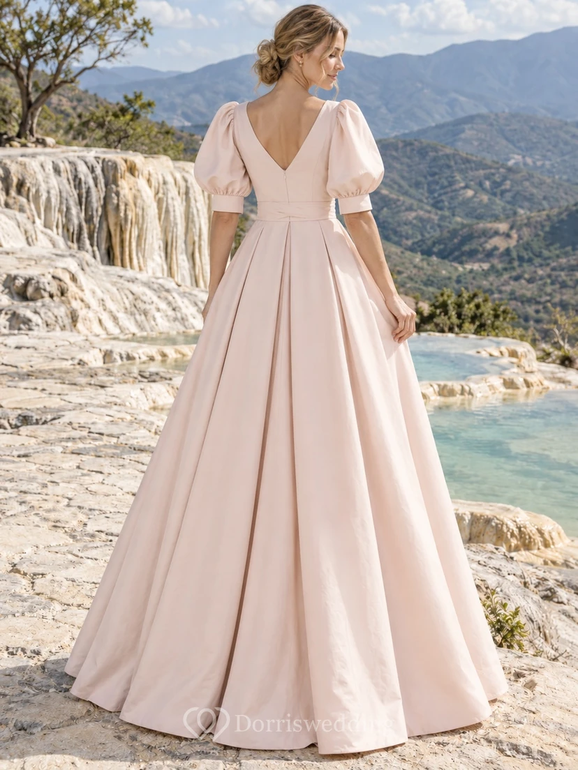 Brautkleid aus rosafarbenem Baumwollpopeline mit V-Ausschnitt, Puffärmeln und plissiertem A-Linien-Rock view 2