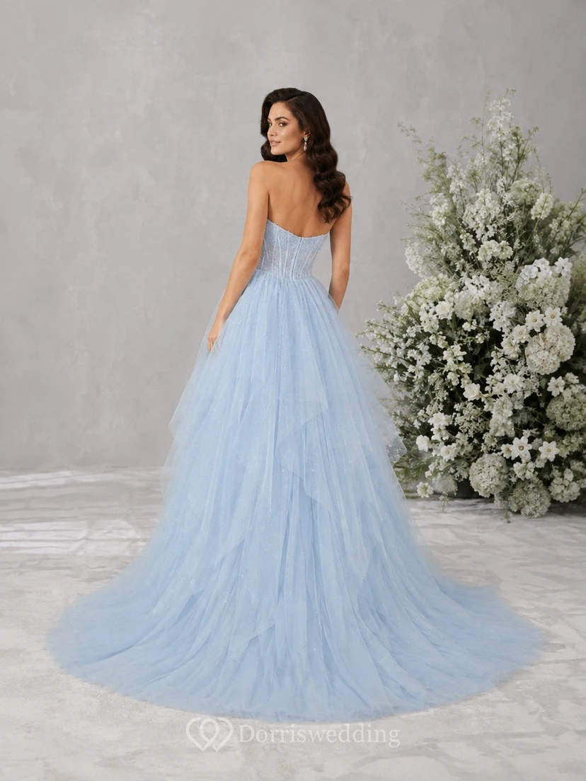 Schlichtes, romantisches, elegantes Brautkleid mit Herzausschnitt, Edition B Ball view 2