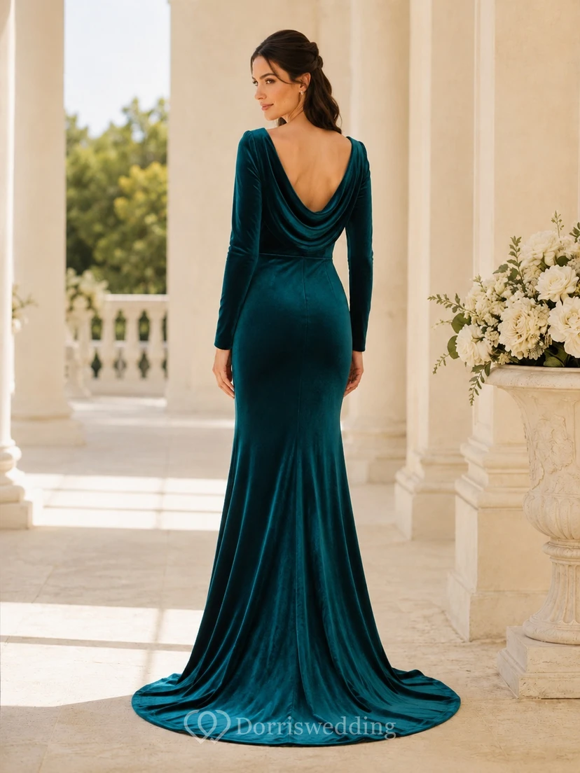 Türkisfarbenes Samtkleid mit eckigem Ausschnitt, langen Ärmeln, schlichtem Meerjungfrauen-Schnitt und Wasserfallausschnitt am Rücken – ideal für Winterhochzeiten view 2