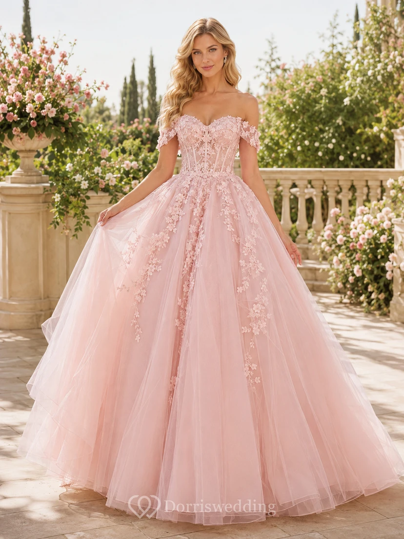 Romantisches, schulterfreies Prinzessinnen-Ballkleid aus Spitze und Tüll mit Herzausschnitt in zartem Rosa