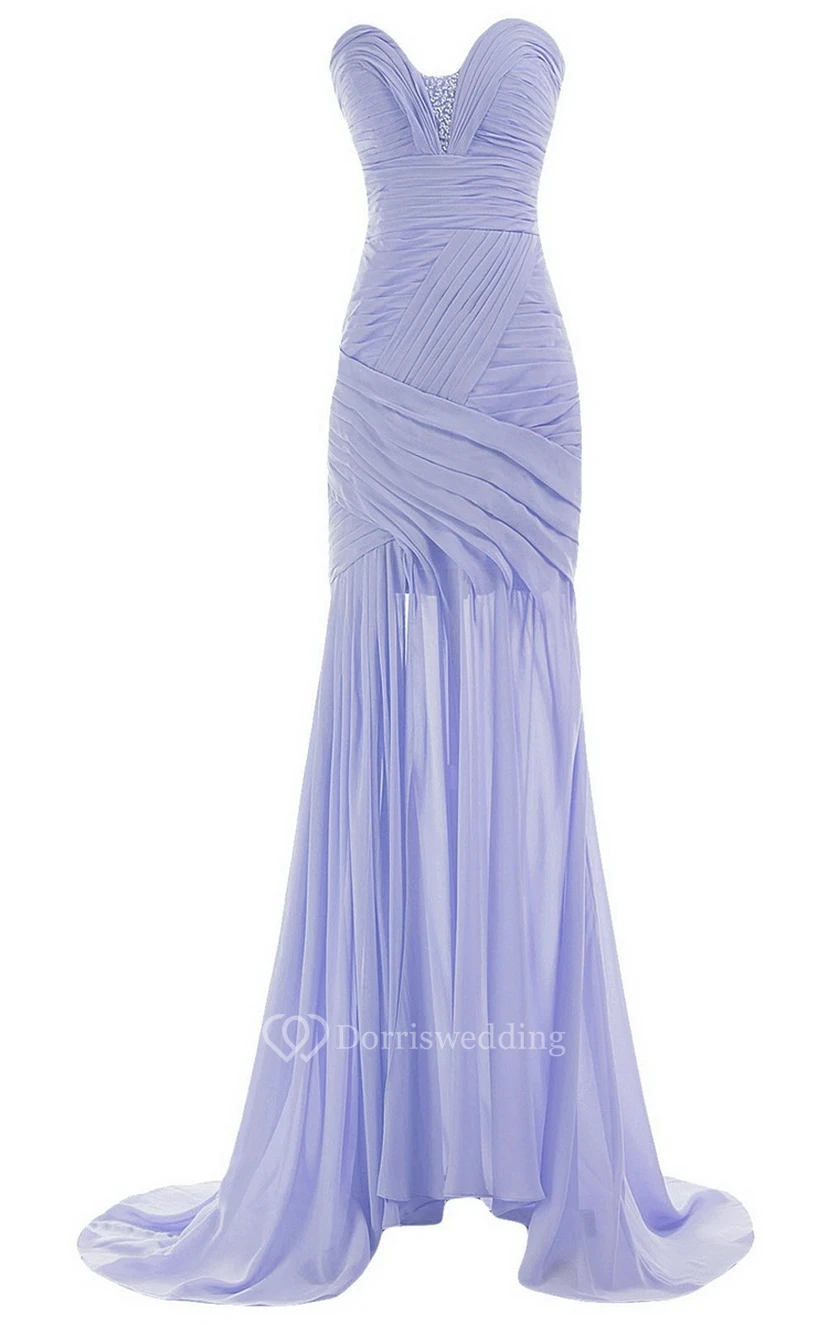 Vestido de novia con escote corazón, cola larga, fruncido y abalorios. view 10
