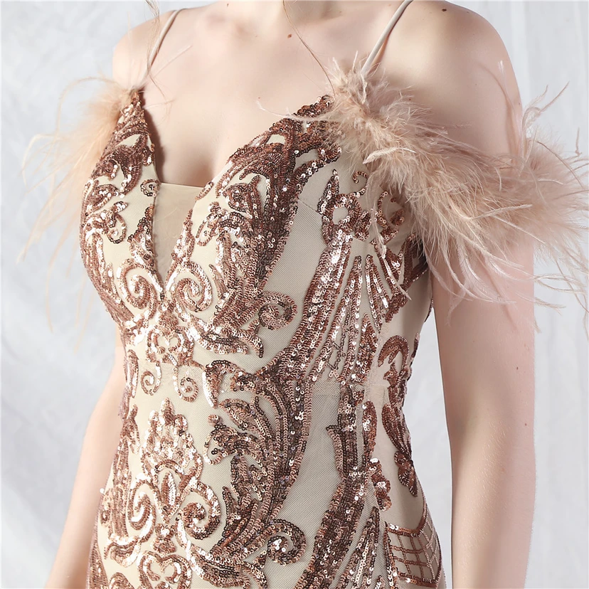 Robe de danse artisanale en filet rigide orné de plumes d'autruche, de perles et de fleurs, confectionnée en maille. view 39