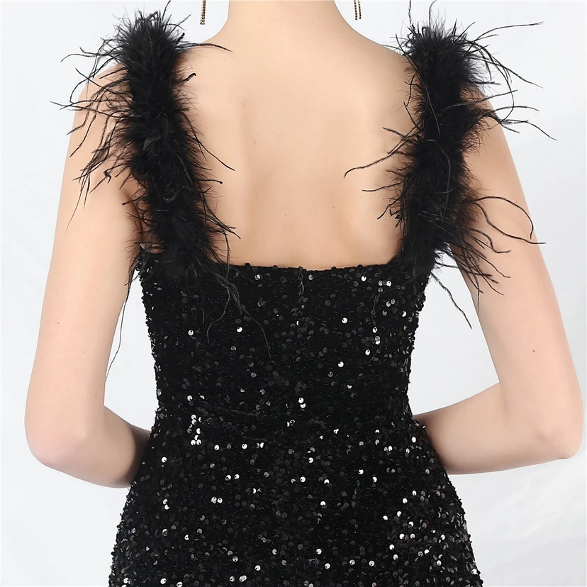 Handgefertigtes, perlenbesetztes Abendkleid aus Straußenfedern und Pailletten view 52