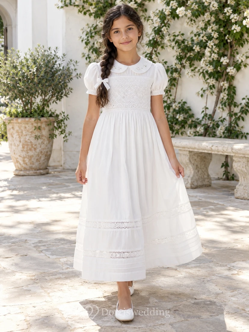 Vestido de niña de flores blanco vintage, corte en A, mangas abullonadas, largo hasta los tobillos, con cuello Peter Pan fruncido y ribete de encaje.