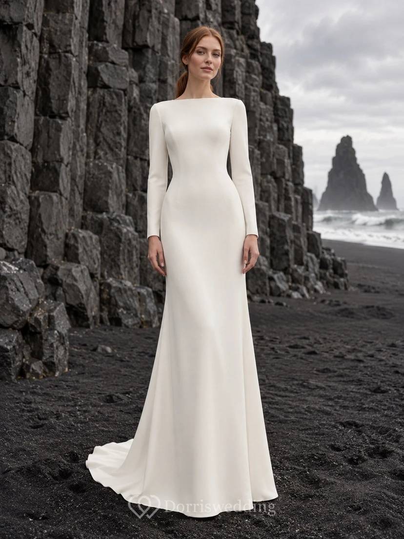 Vestido de novia de crepé de manga larga con escote barco y espalda abotonada.
