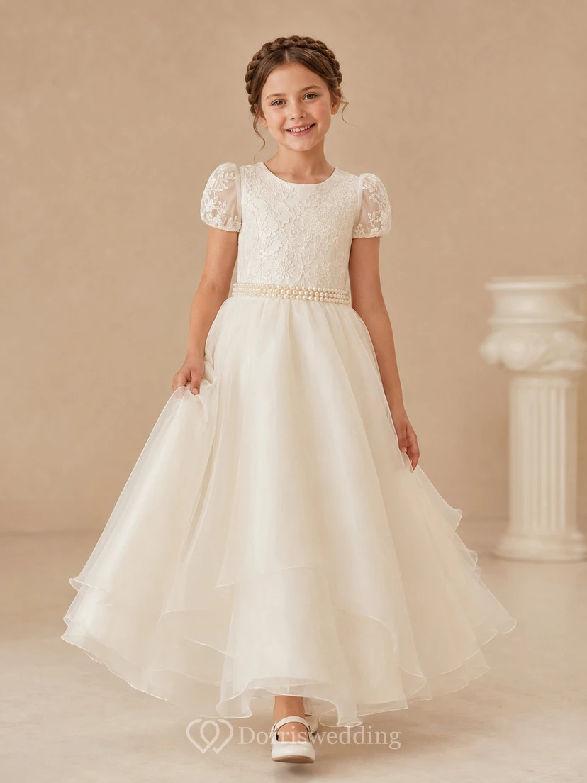 Elfenbeinfarbenes, perlenbesetztes Tüllkleid mit Rundhalsausschnitt, kurzen Puffärmeln, Perlengürtel und bodenlangem Kommunionskleid für Blumenmädchen