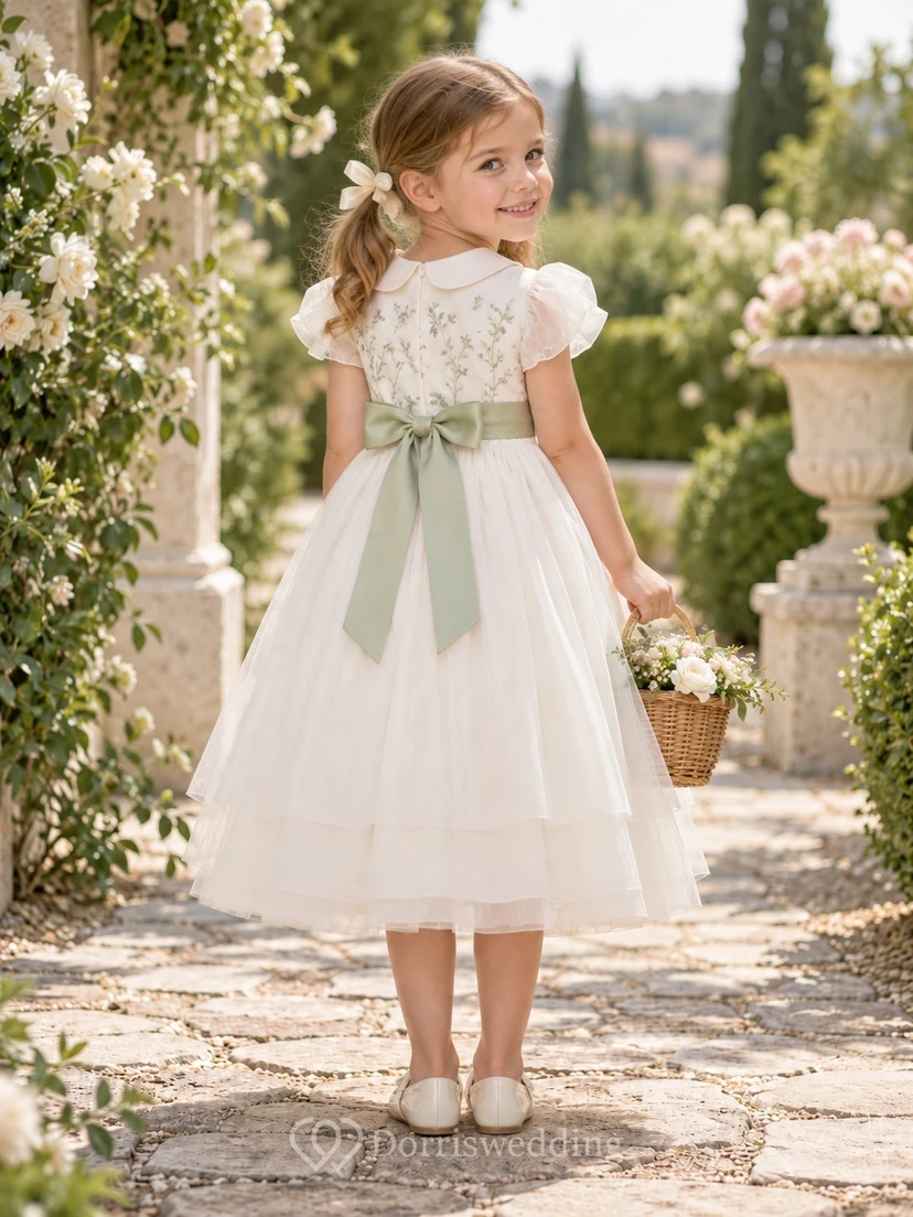 Teelanges, elfenbeinfarbenes Vintage-Kleid in A-Linie aus Tüll mit Kragen, Puffärmeln und grüner Schärpe für Blumenmädchen view 2