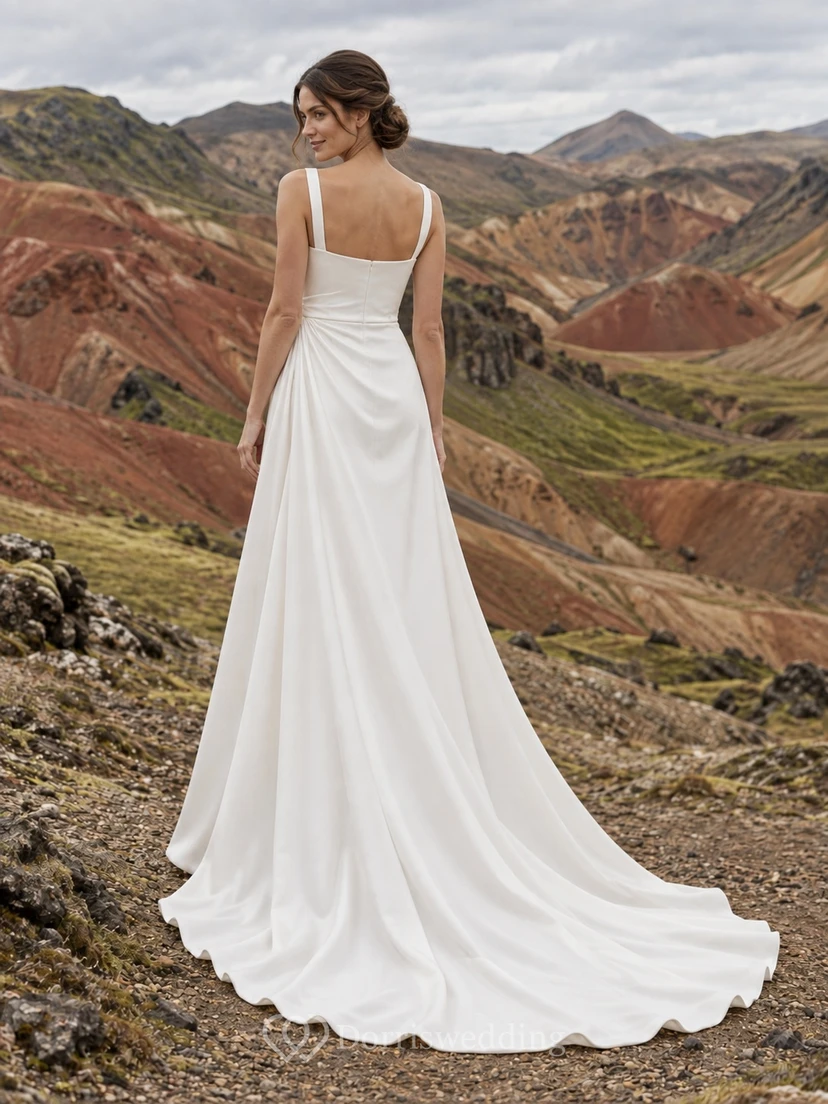 Vestido de novia sencillo de corte A en crepé con espalda de satén y escote cuadrado, con cintura drapeada. view 2