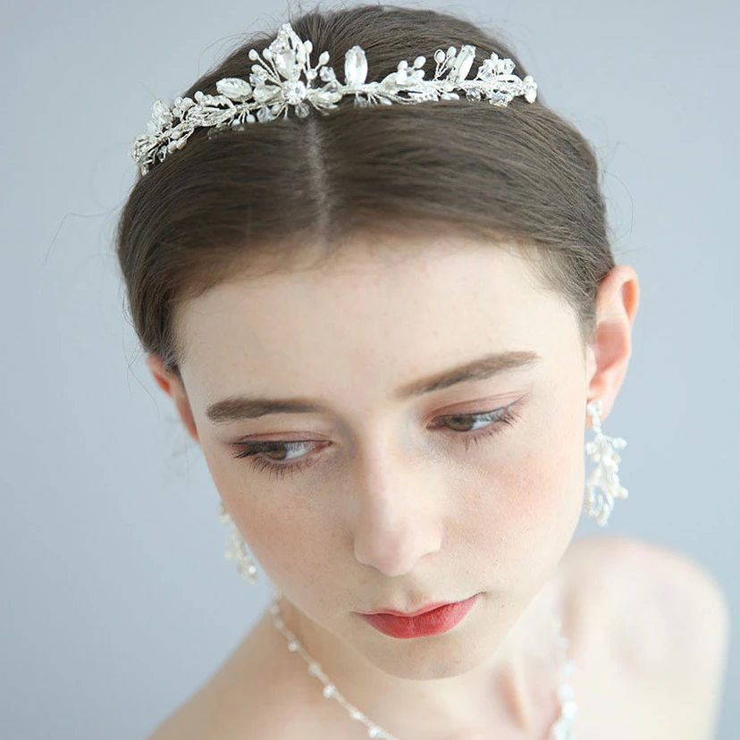 Western Style Classic Rhinestone Pearl Necklace and Earrings and Crown view 2