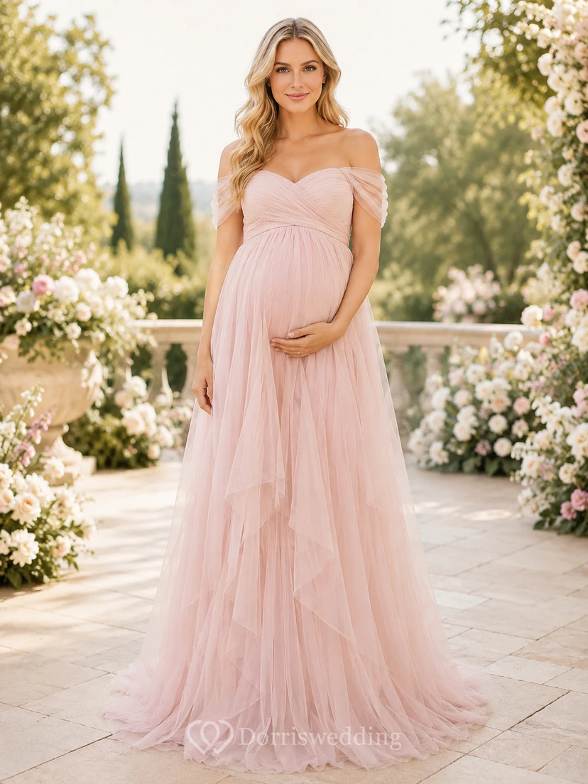 Romantisches Umstandskleid in Blush mit schulterfreiem Ausschnitt, A-Linie und Tüllrock – perfekt für den Garten