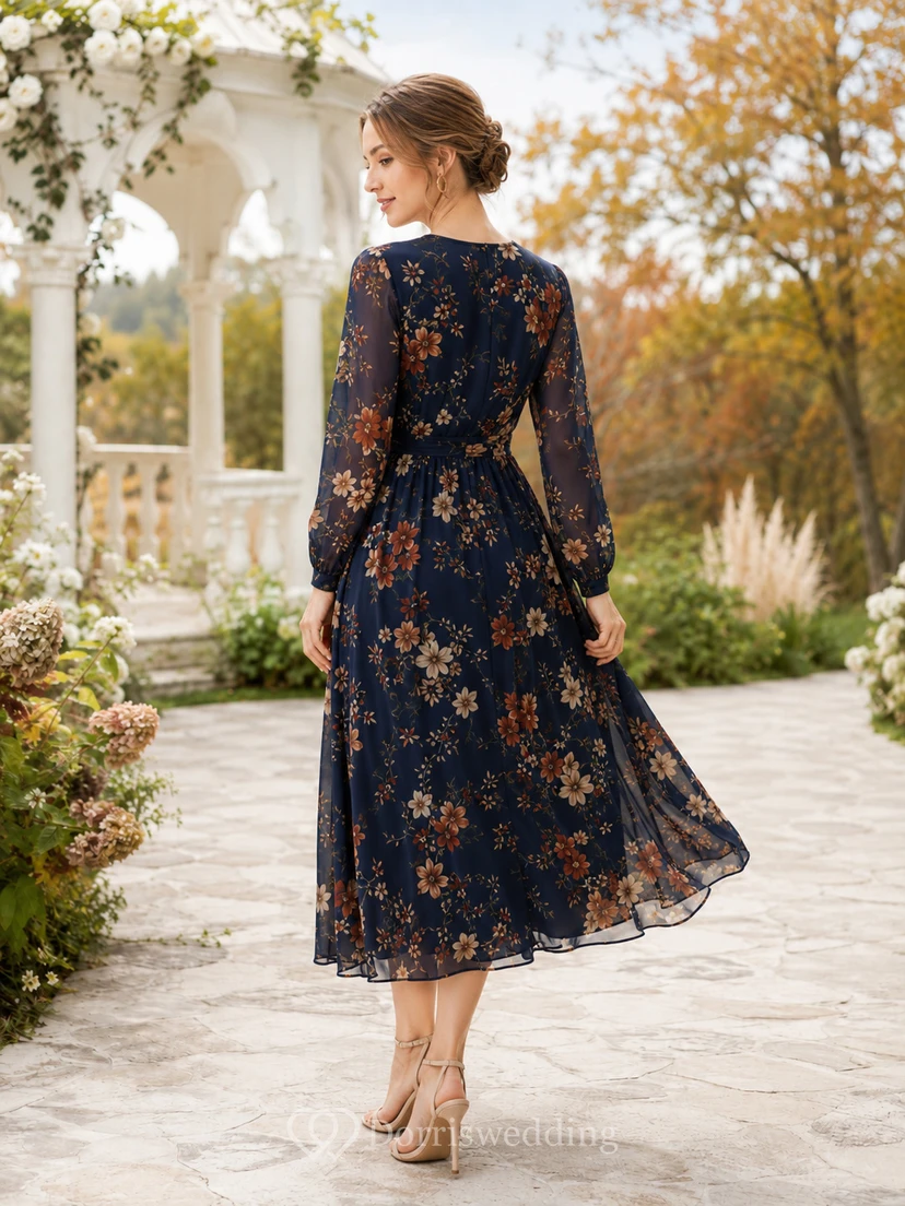 Robe midi d'invitée en mousseline à fleurs bleu marine foncé, col montant, col montant view 2