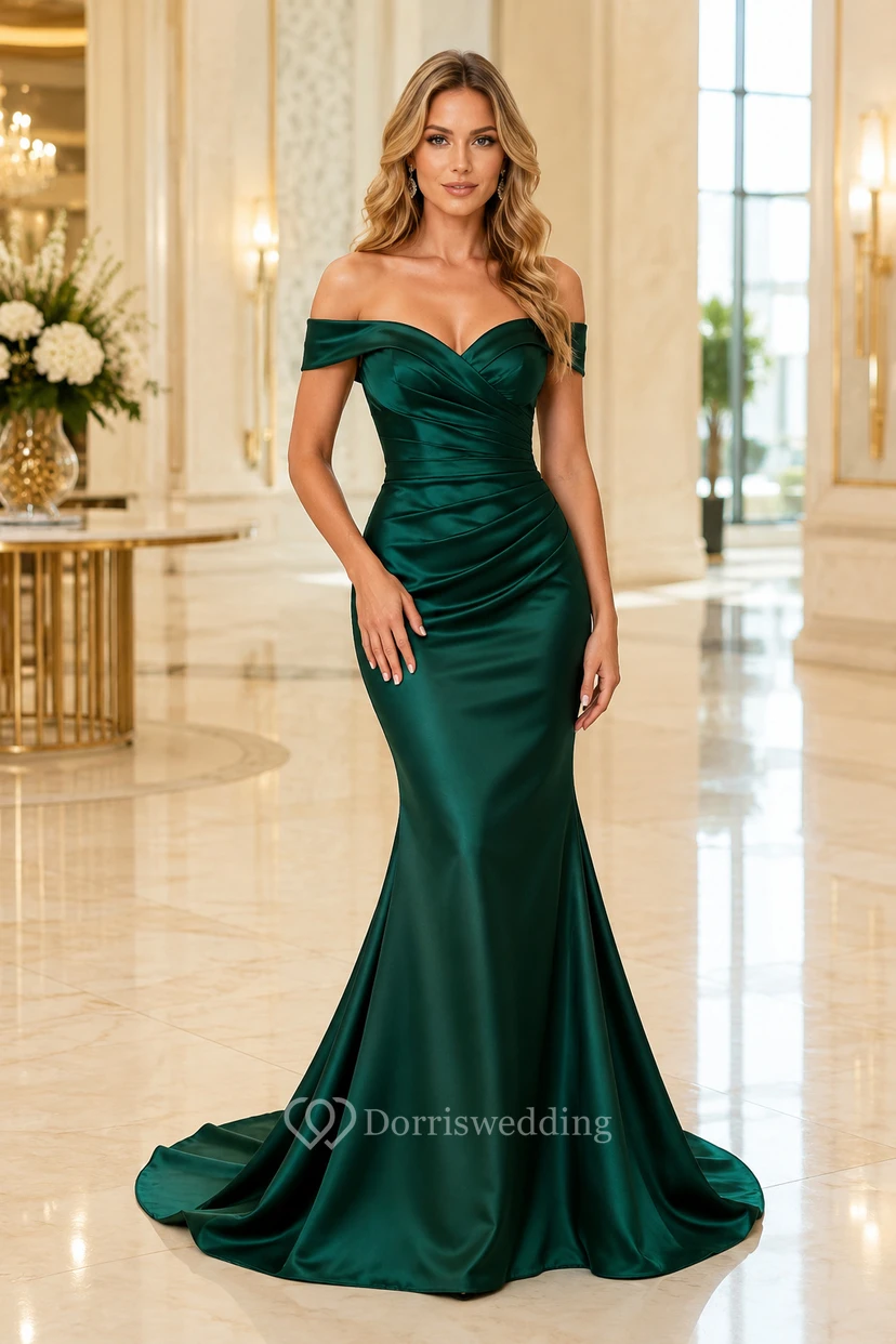 Vestido formal de satén verde oscuro estilo sirena con hombros descubiertos, corpiño fruncido y cola larga.