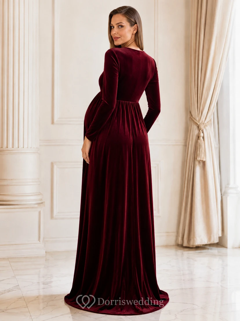 Robe de cérémonie élégante de maternité bordeaux en velours, col en V, manches longues, coupe empire et trapèze view 2