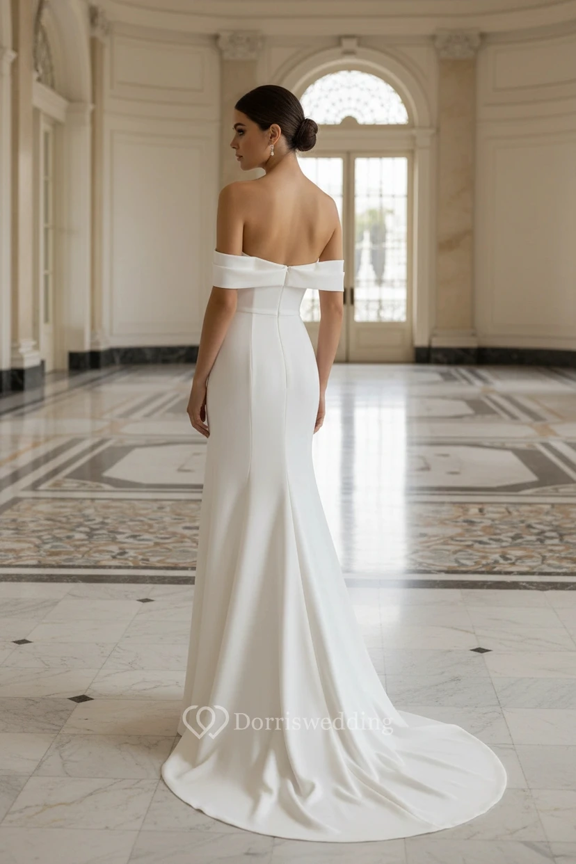 Robe de soirée en satin à épaules dénudées et fente haute view 2