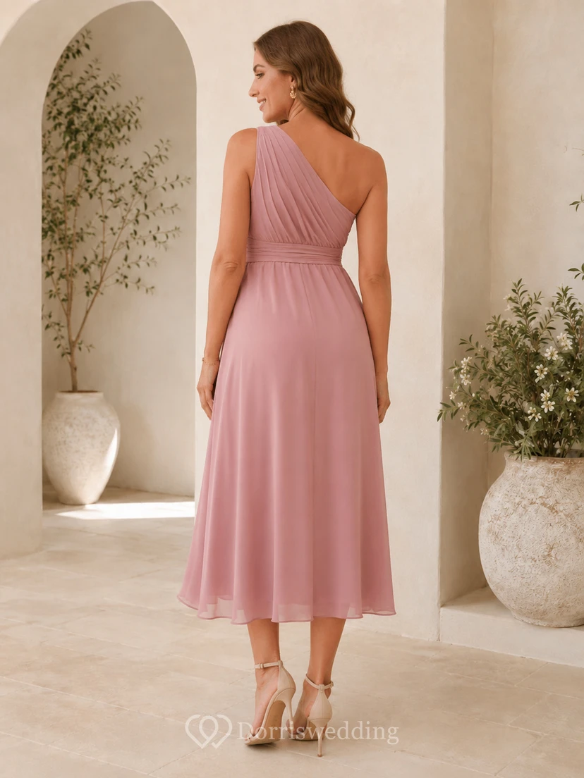 Vestido de fiesta de gasa de un solo hombro estilo imperio, color rosa empolvado, para invitada. view 2
