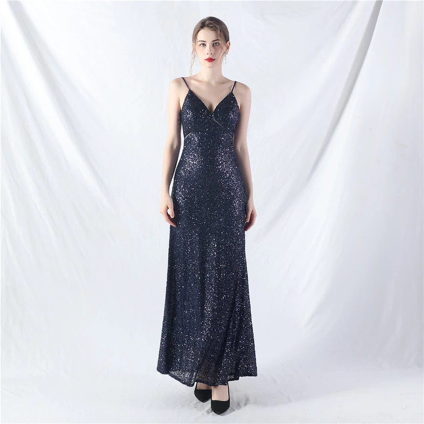Robe longue trapèze évasée à paillettes, modèle phare du quotidien video preview