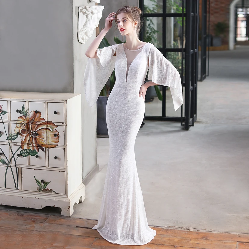 Robe de soirée élégante à paillettes, style sirène, ailes d'ange, idéale pour un banquet ou une réunion. Mannequin automobile. Robe de soirée d'été. view 10