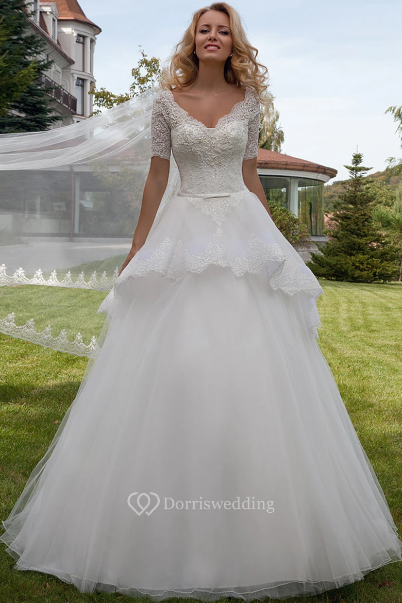 Ball Gown V-Neck Appliqued Short Sleeve Lace Wedding Dress