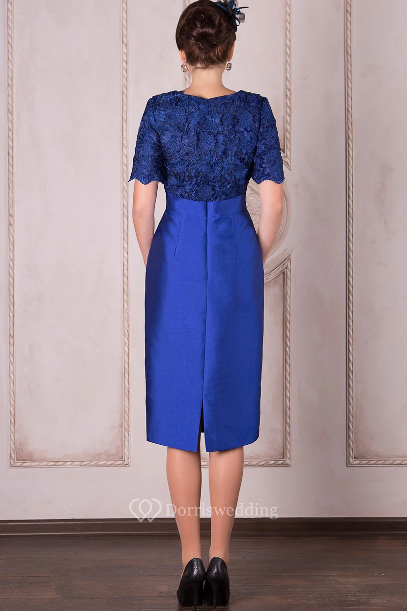 Knielanges, 3-4-ärmeliges, appliziertes Satin-Kleid mit V-Ausschnitt für die Mutter der Braut view 2