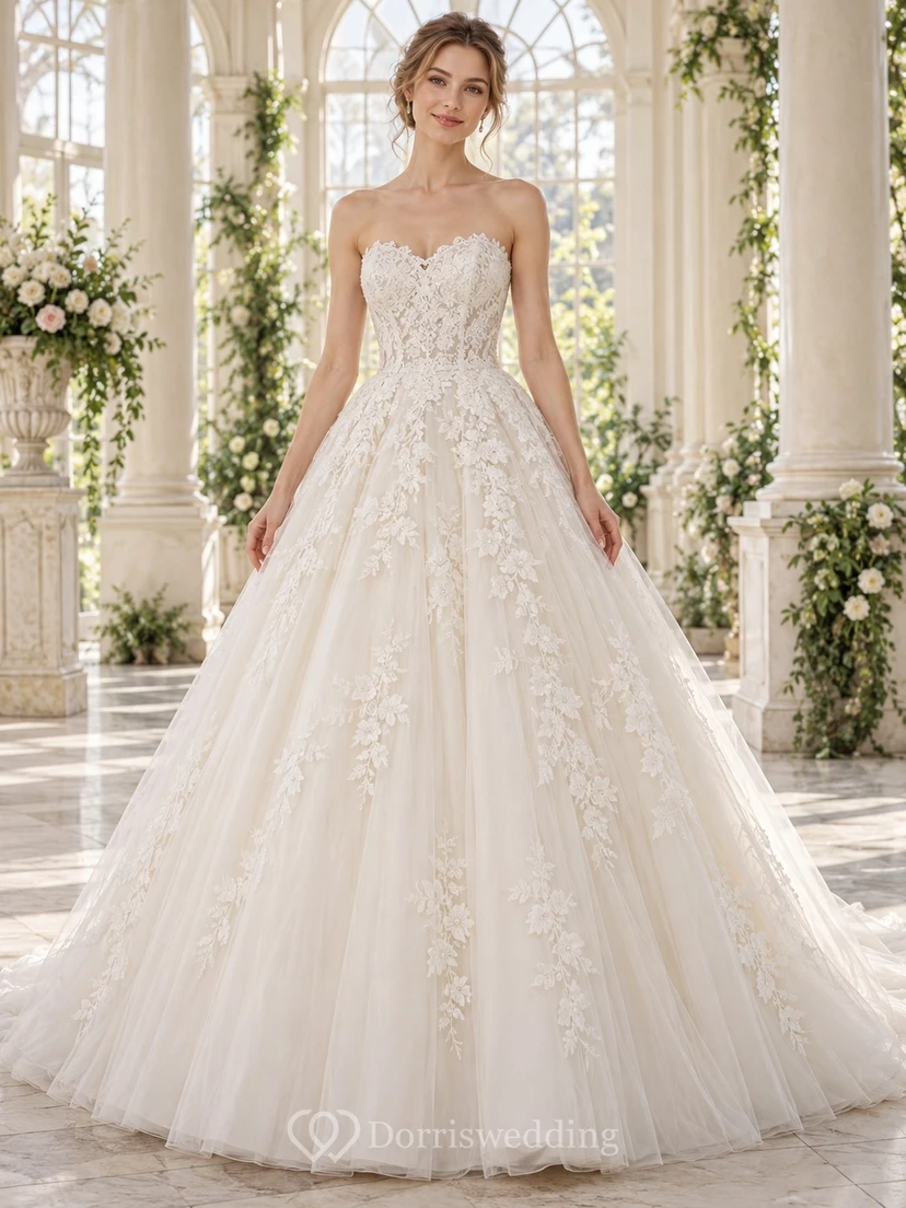 Robe de mariée bustier en tulle avec application florale et décolleté cœur