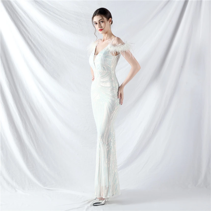 Vestido de noche con cuentas florales y plumas de avestruz elaboradas artesanalmente view 3