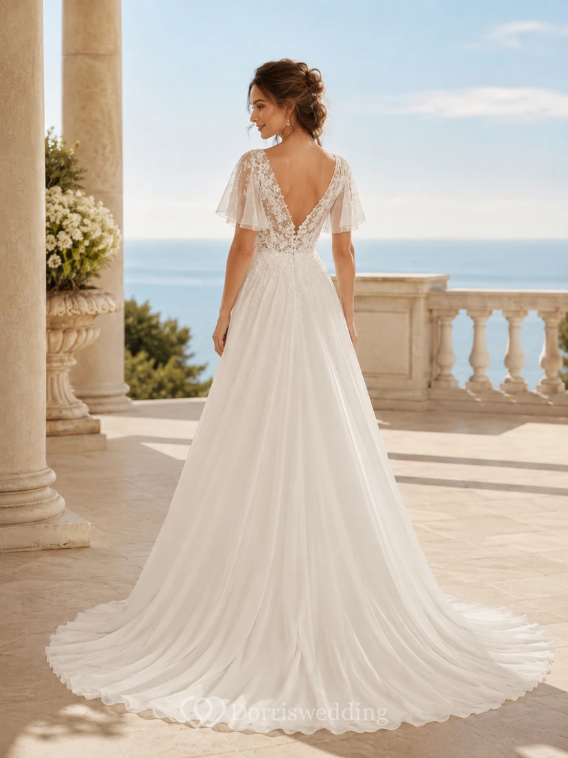 Robe de mariée bohème en dentelle, manches courtes, coupe trapèze, col en V, style plage view 2