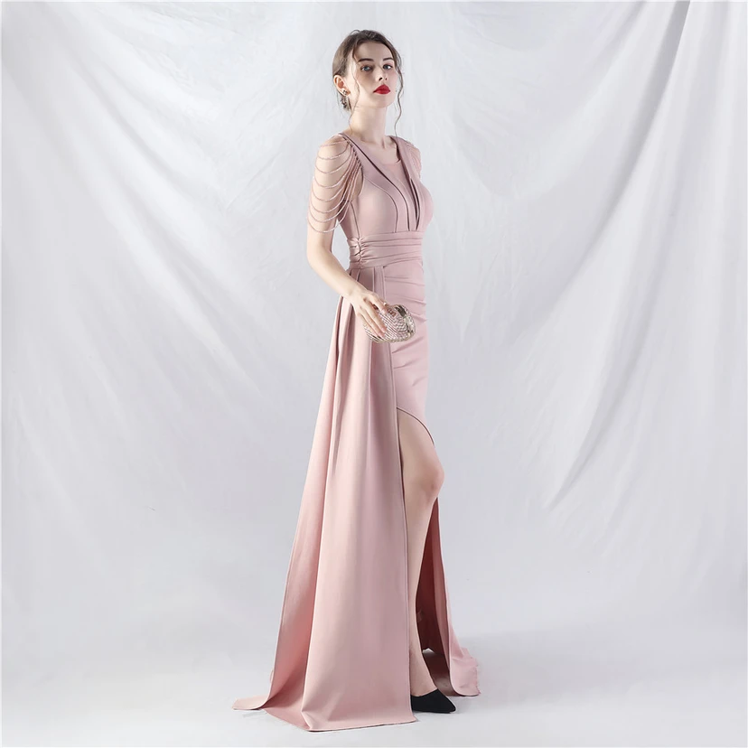 Ein Abendkleid aus insgesamt 8 Farben, gefertigt mit aufwendiger Satinfalttechnik und Perlenstickerei. view 14