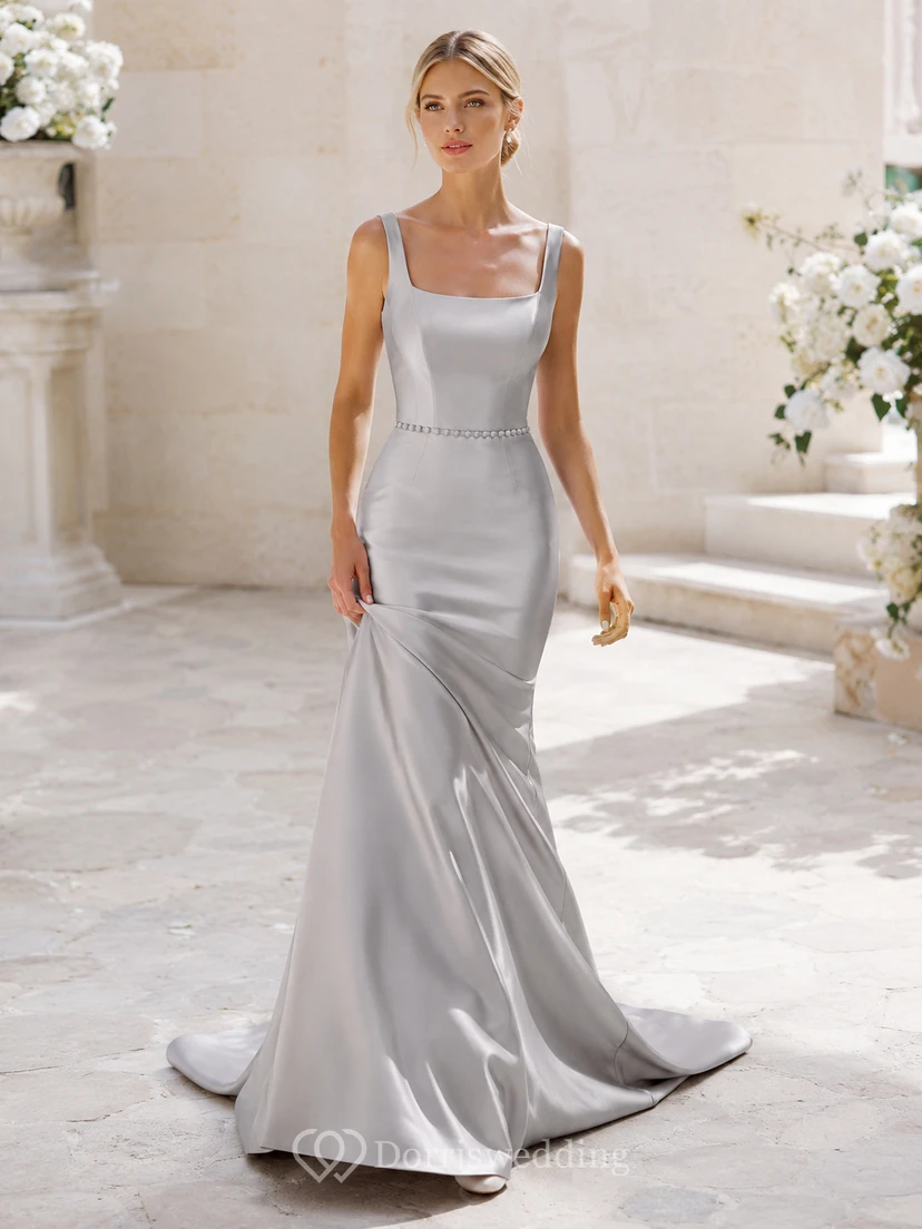 Robe de mariée sirène en satin argenté à bretelles carrées et boutons au dos, avec encolure carrée