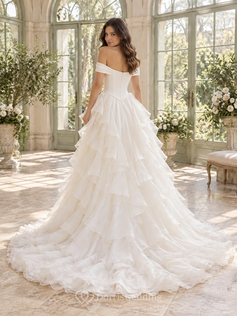 Schulterfreies Satin-Ballkleid mit kaskadenförmigen Organza-Rüschen view 2