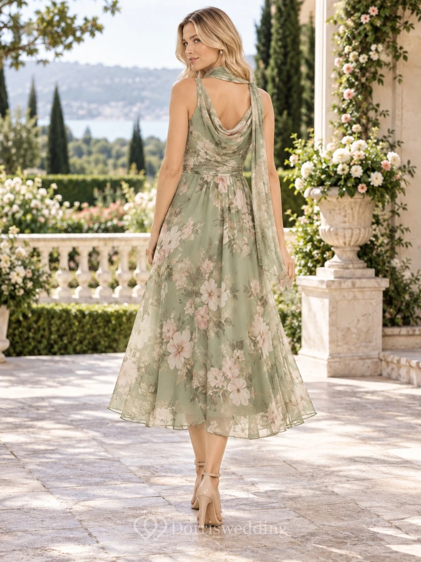 Vestido de fiesta de gasa sin mangas con cuello tipo bufanda y largo hasta la rodilla, color verde salvia, corte A, para invitada de boda. view 2