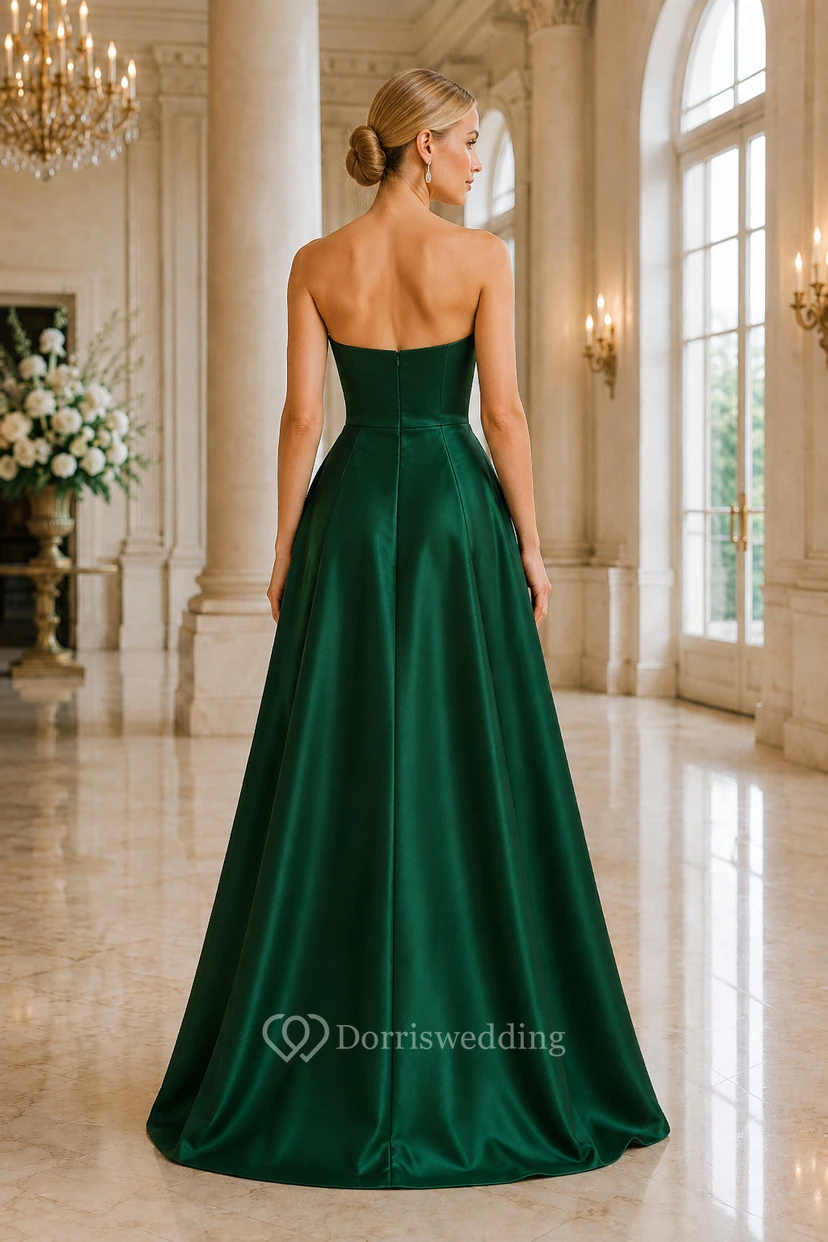 Vestido de noche verde oscuro de satén, corte en A, sin tirantes, largo hasta el suelo. view 2