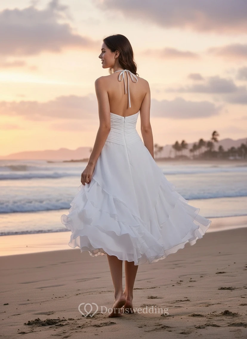 Robe de mariée courte et légère aux accents tropicaux view 2
