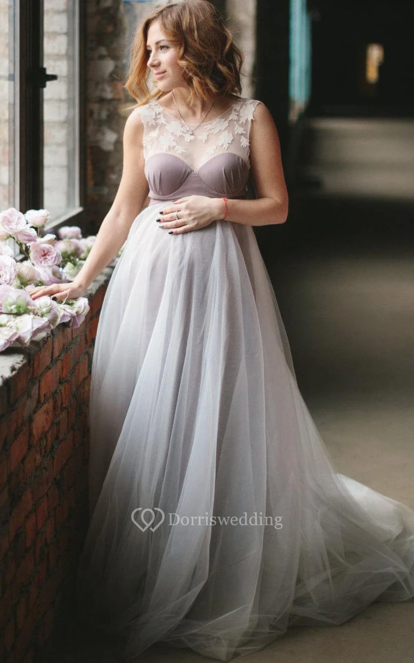 Fledermausärmeliges Spitzenkleid mit Applikationen