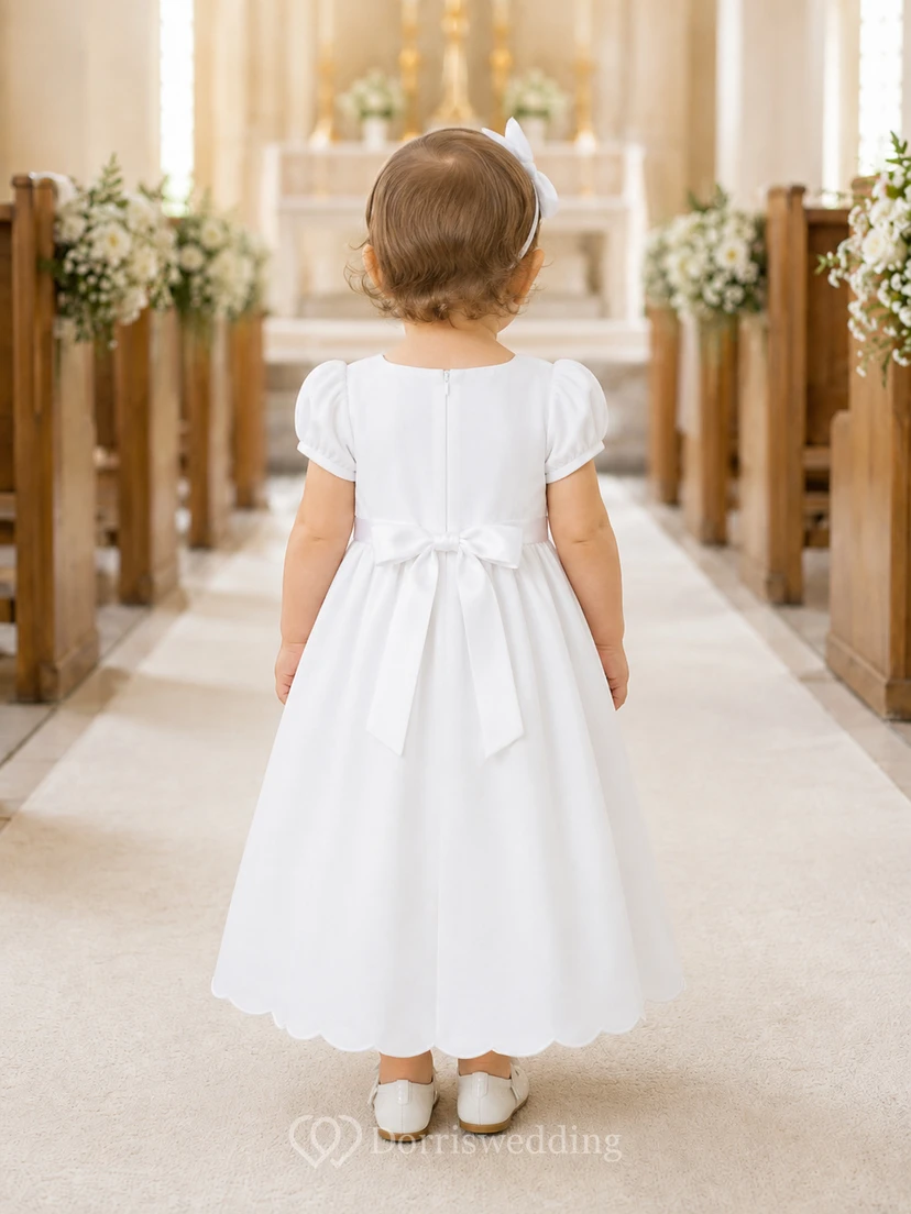 Schlichtes Taufkleid für Babys, A-Linie, Teelänge, Rundhalsausschnitt, Puffärmel, Satinschleife am Rücken, Knopfleiste am Rücken view 2