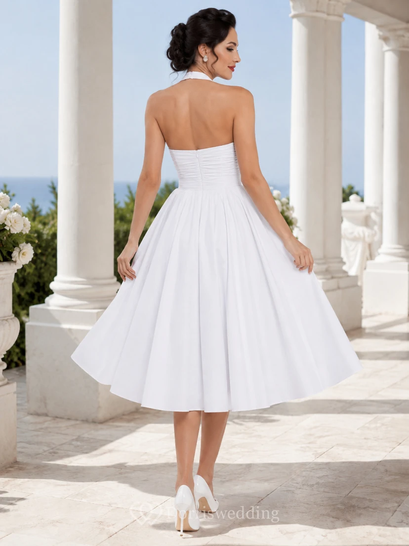 Vestido de cóctel vintage blanco impecable con escote halter, escote corazón, plisado, de gasa, corte en A, largo hasta la rodilla y espalda descubierta. view 2