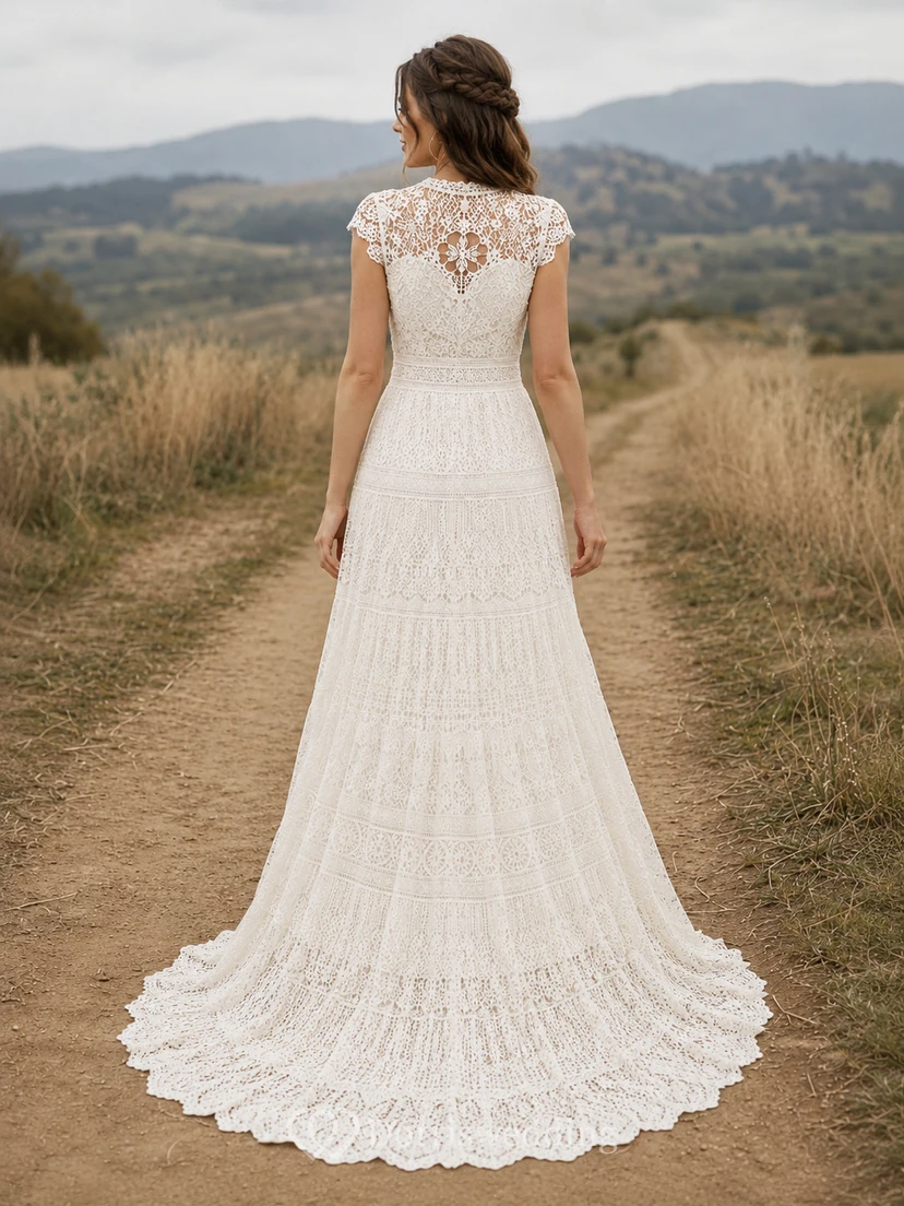 Robe de mariée champêtre en dentelle, coupe trapèze, col carré, manches courtes et traîne. view 2