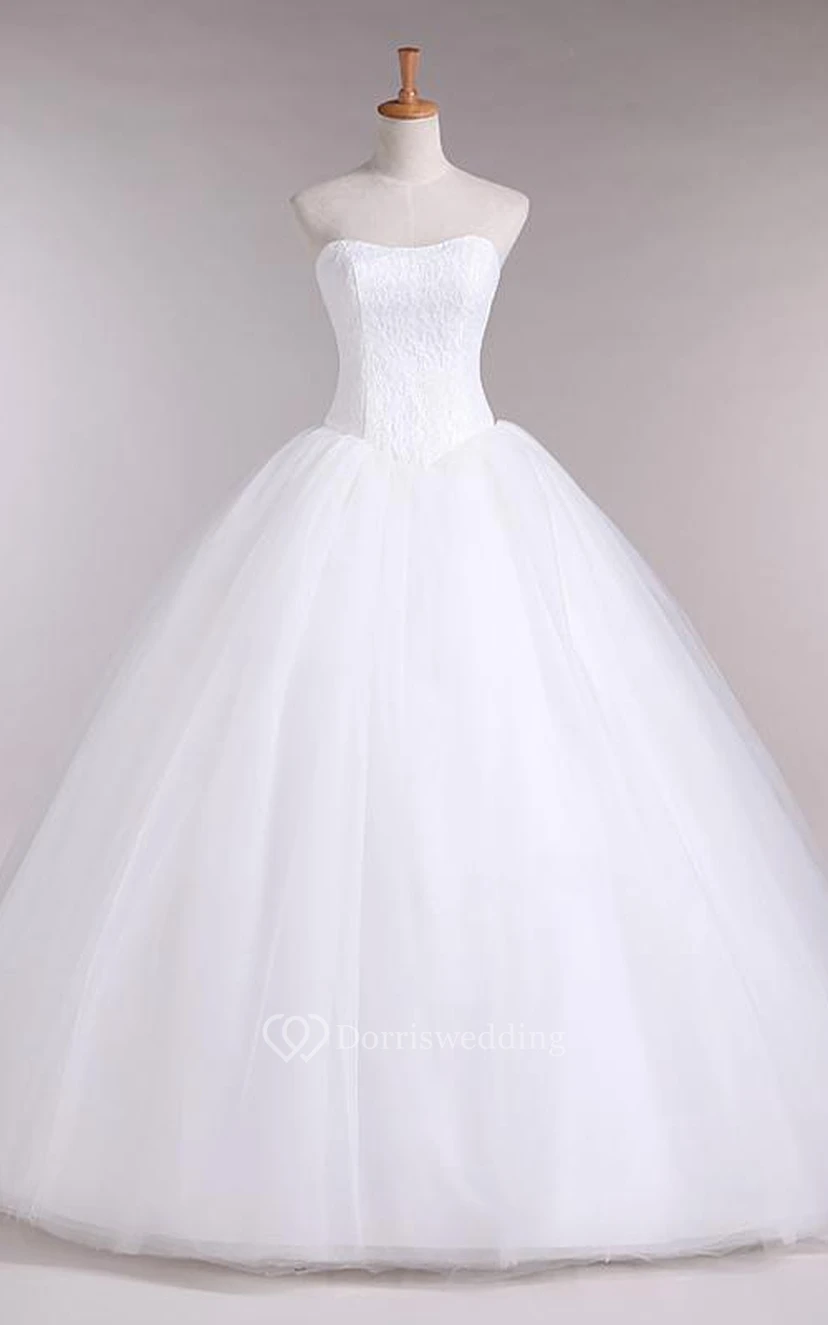 Vestido de gala con escote corazón, sin mangas y sin espalda, de tul y encaje view 2