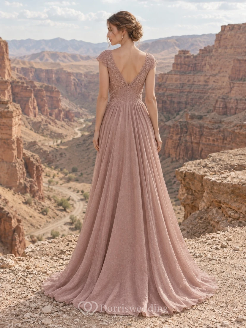 Vestido de novia color rosa empolvado con cuello joya, corpiño de encaje y mangas cortas view 2