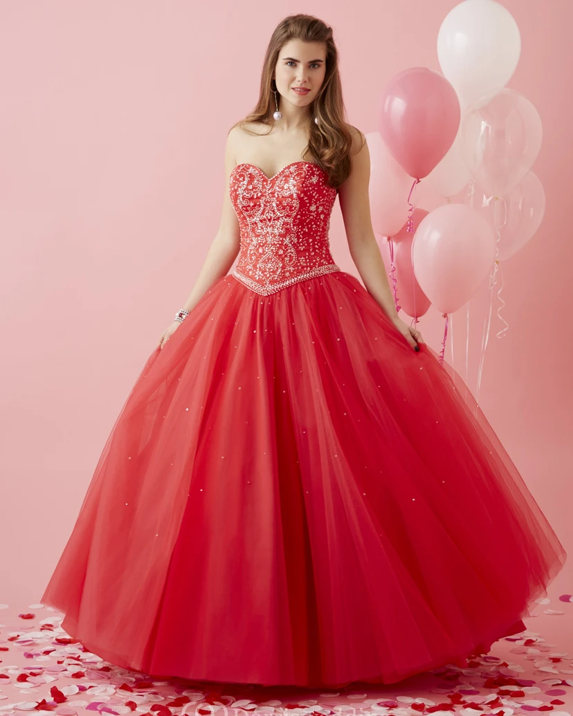 Robe de bal bustier cœur sans manches en tulle à lacets et perles