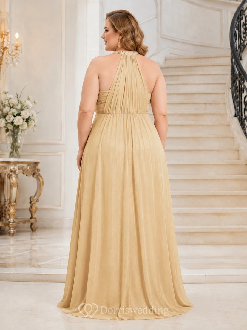 Goldfarbenes, bodenlanges Neckholder-Abendkleid aus Satin in Übergröße mit Falten und A-Linien-Schnitt view 2