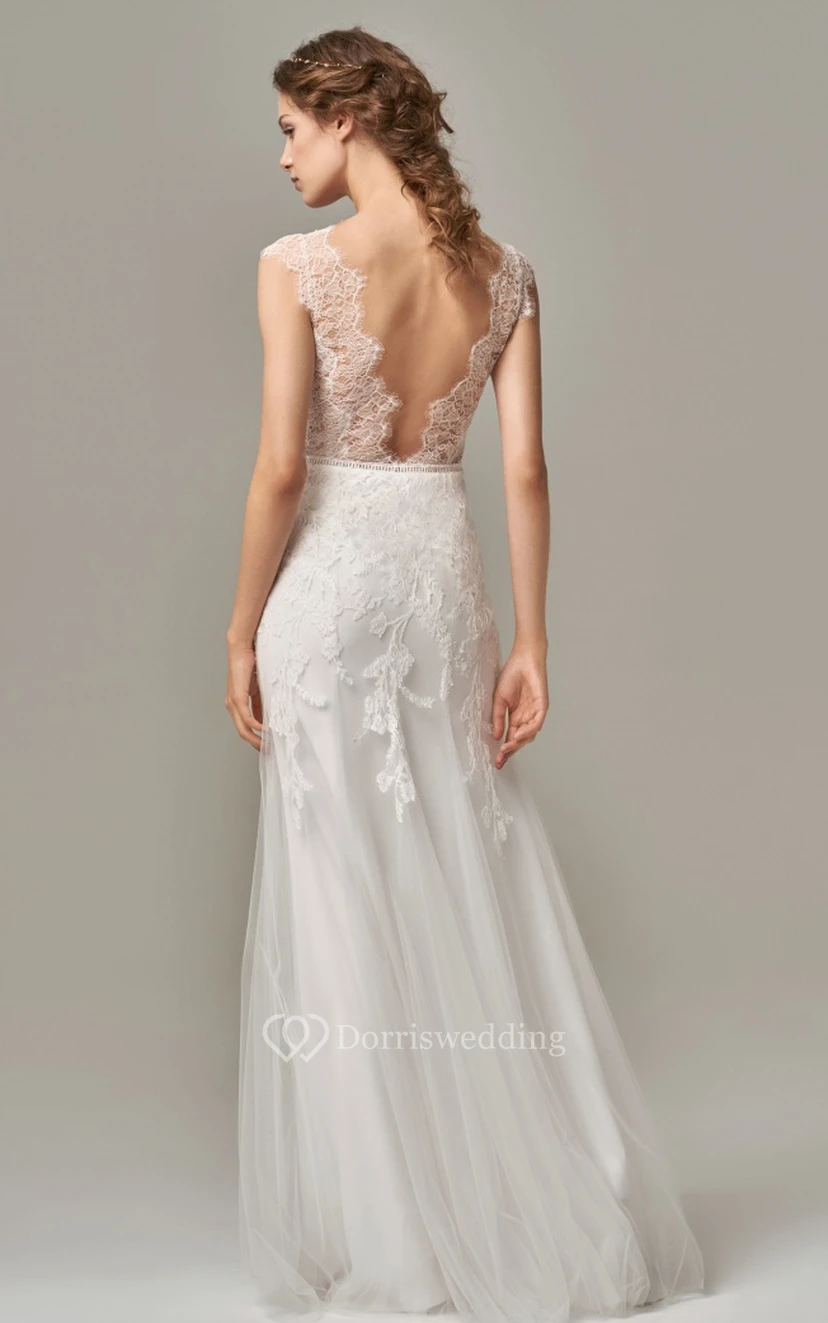 Robe de mariée élégante en tulle et dentelle, col en V, coupe fourreau, sans manches, longueur au sol, ornée d'appliqués view 2
