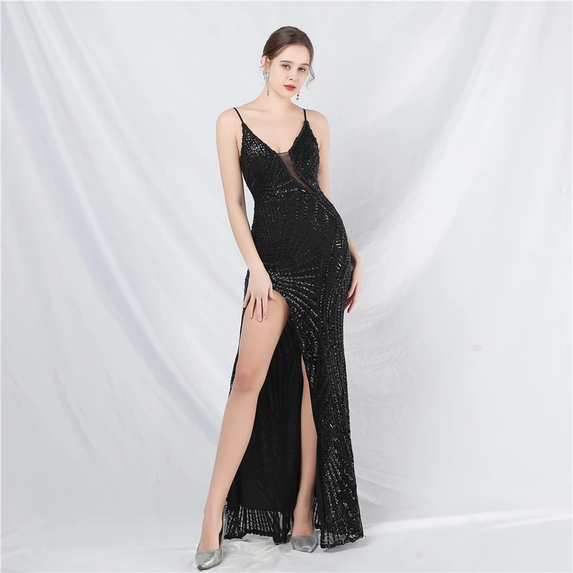 Robe de soirée longue à bretelles en maille transparente ornée de perles et de sequins view 38
