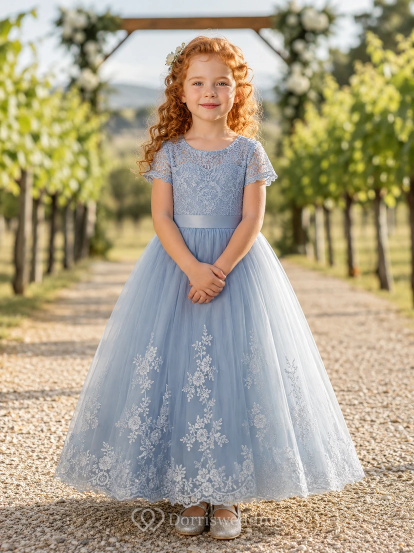Klassisches Blumenmädchenkleid aus Spitze und Tüll