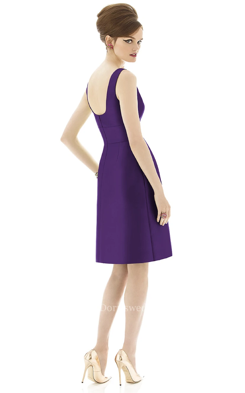 Knee-Length Sleeveless Satin Dress with Ruching and Pockets view 2